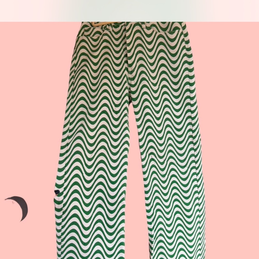 Green and White Wave Pattern Pants